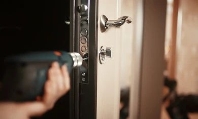 installation-lock-door-260nw-1043092504.jpg